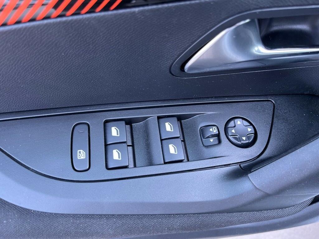 Peugeot 2008 Eléctrico Active Pack 136 (100kW) 11