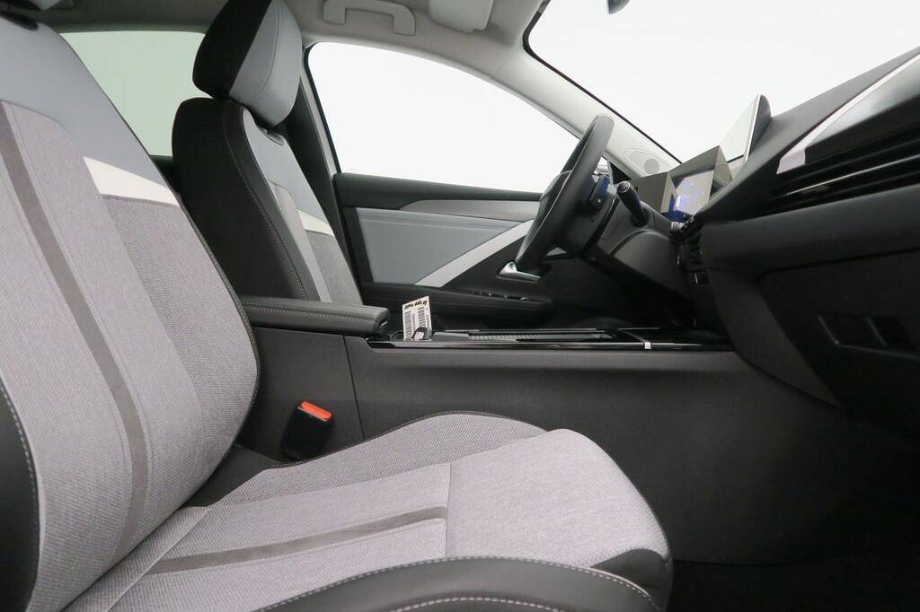 Opel Astra 1.6T Hybrid 132kW (180CV) Elegance Auto 17