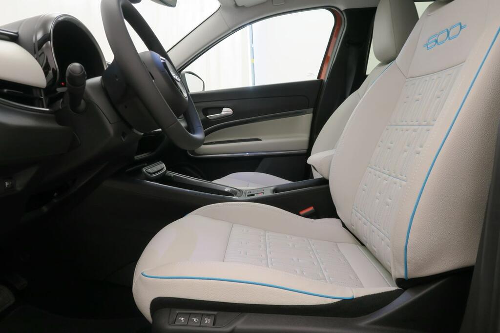 Fiat 600 600e La prima 54kwh 115kw (156cv) 18