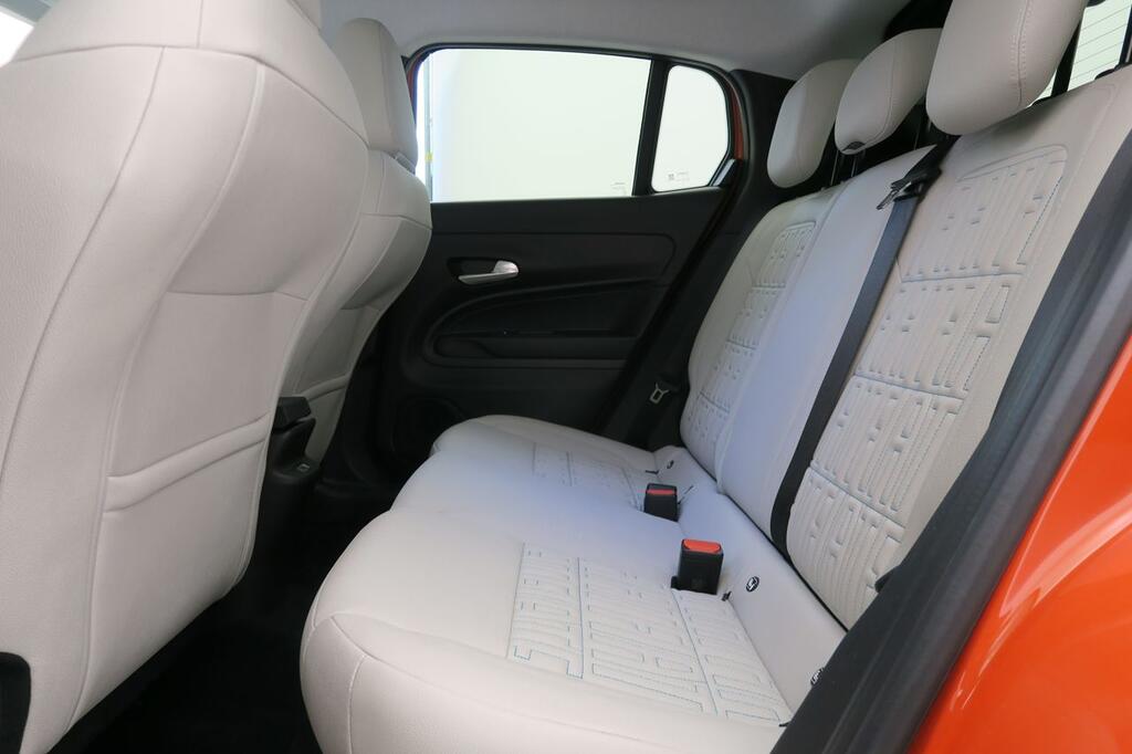 Fiat 600 600e La prima 54kwh 115kw (156cv) 13