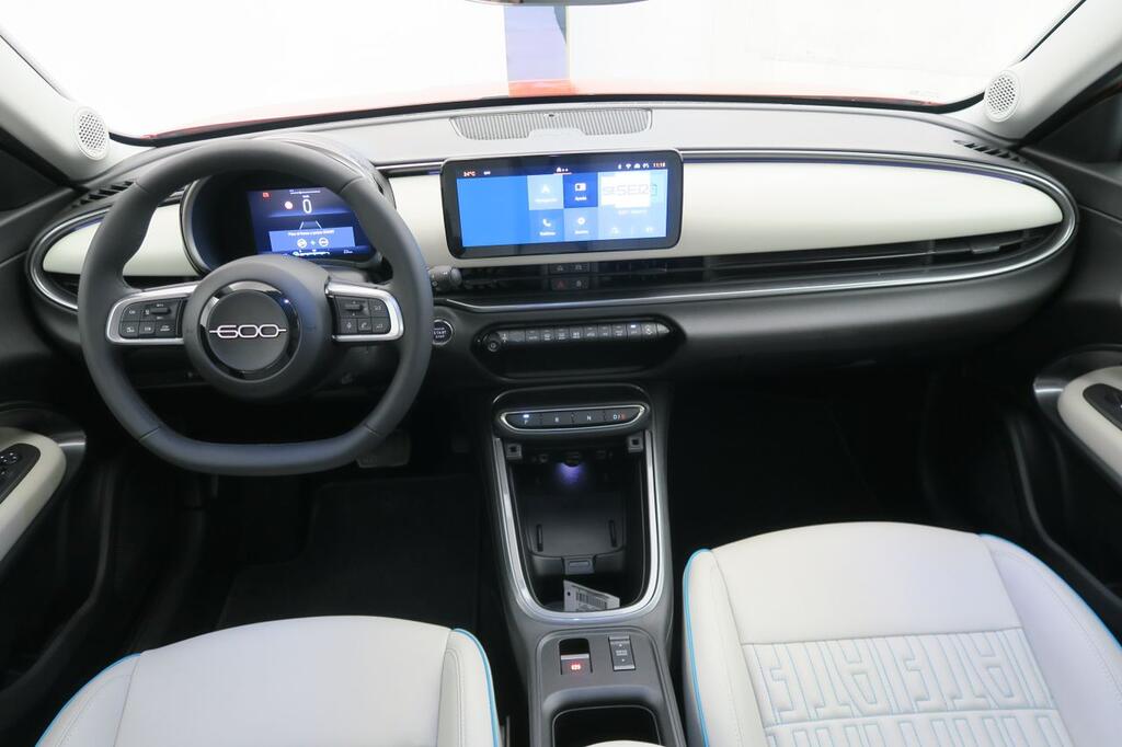 Fiat 600 600e La prima 54kwh 115kw (156cv) 15