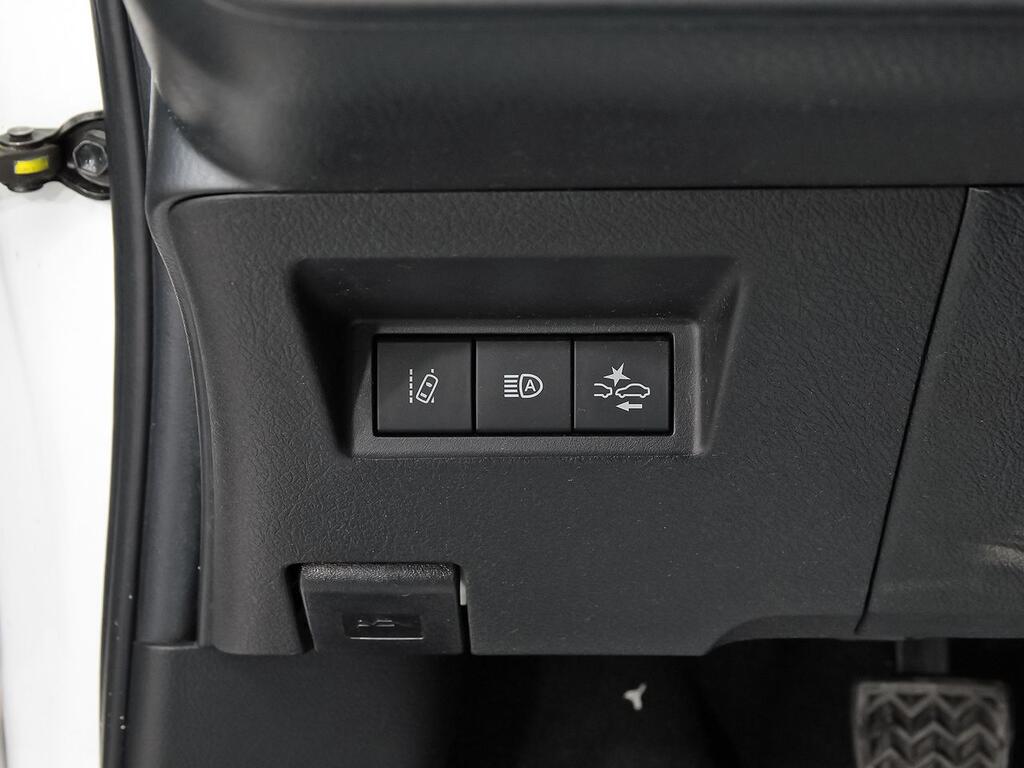 Toyota Yaris 1.0 70 Business 11