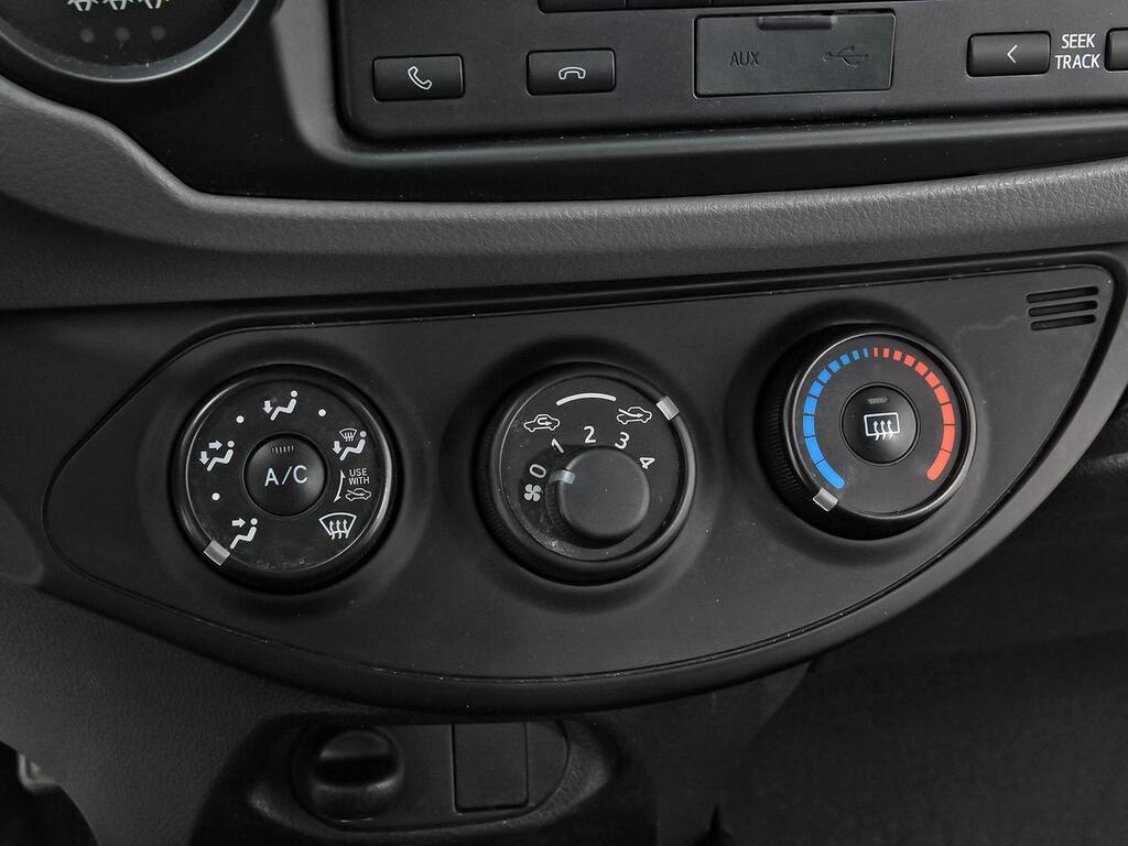 Toyota Yaris 1.0 70 Business 19