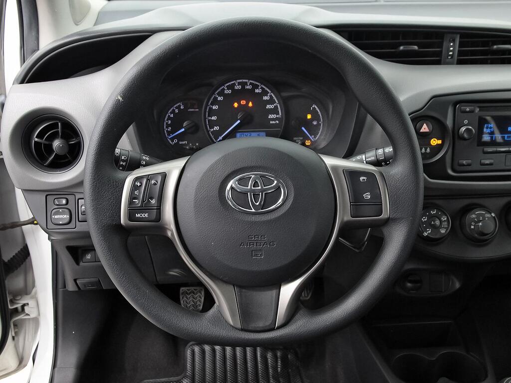 Toyota Yaris 1.0 70 Business 17