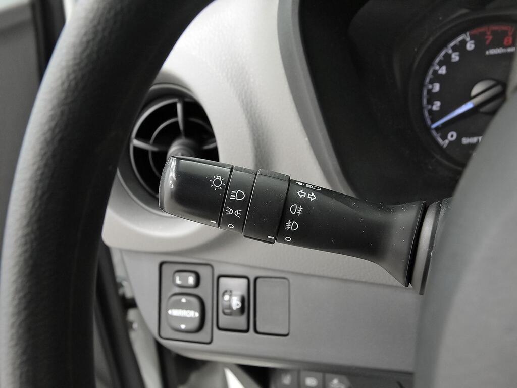 Toyota Yaris 1.0 70 Business 13