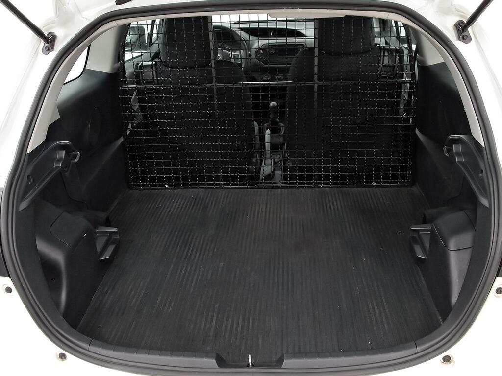 Toyota Yaris 1.0 70 Business 6