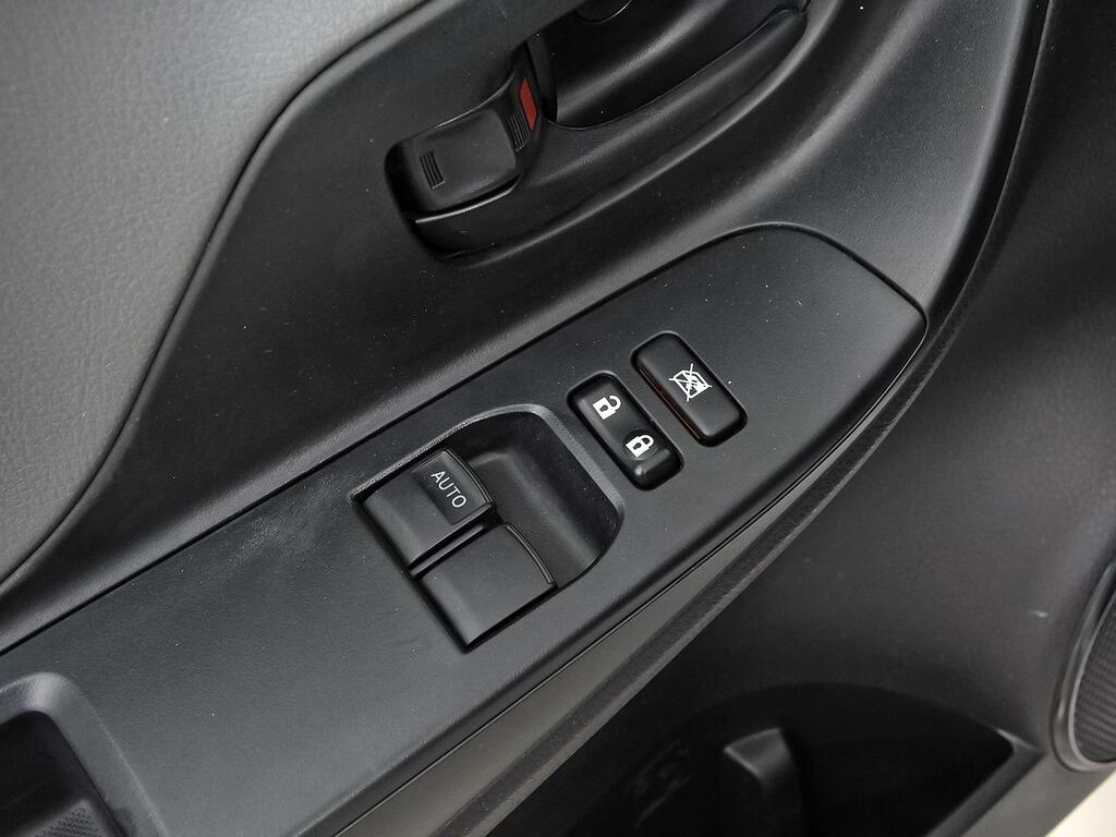 Toyota Yaris 1.0 70 Business 9