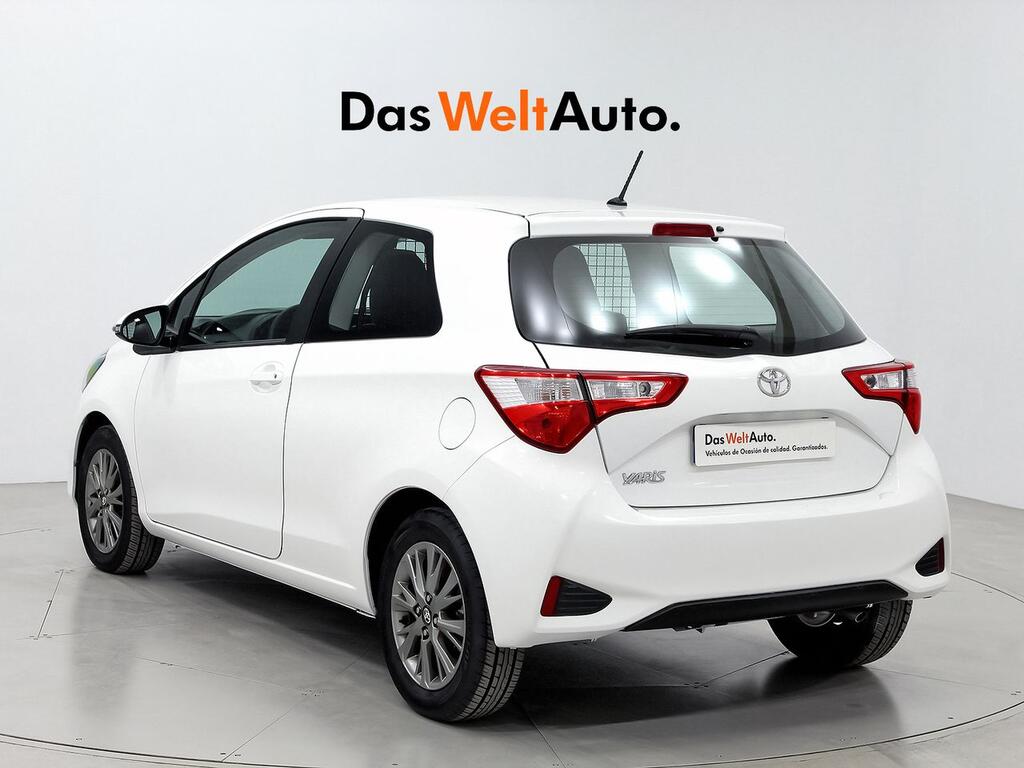 Toyota Yaris 1.0 70 Business 2