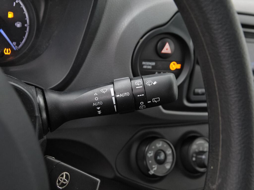 Toyota Yaris 1.0 70 Business 14