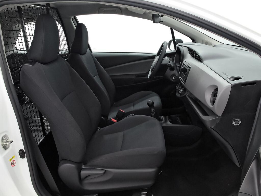 Toyota Yaris 1.0 70 Business 5