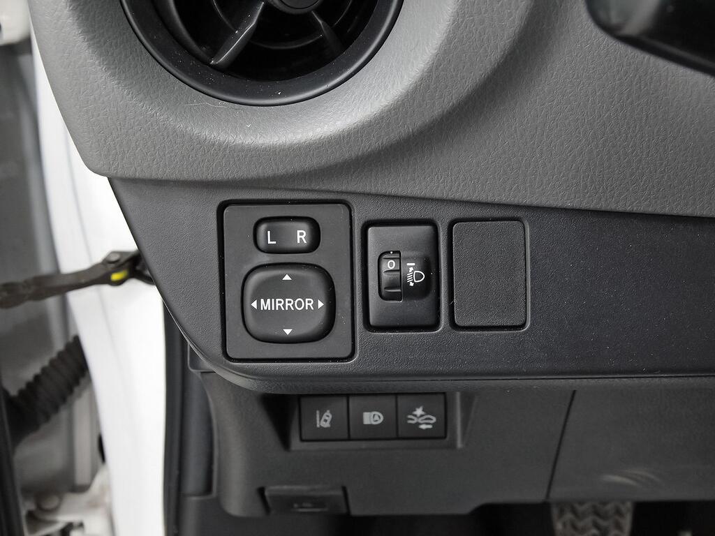 Toyota Yaris 1.0 70 Business 10