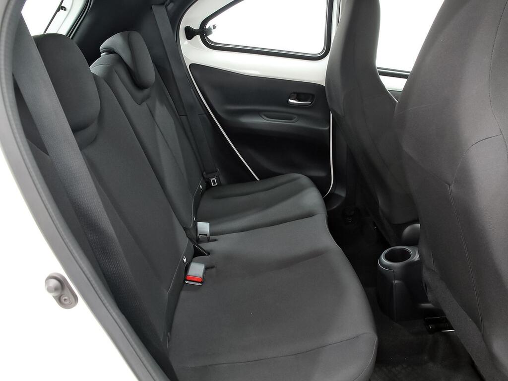 Toyota Aygo X Cross 1.0 VVT-I 72CV Play 8