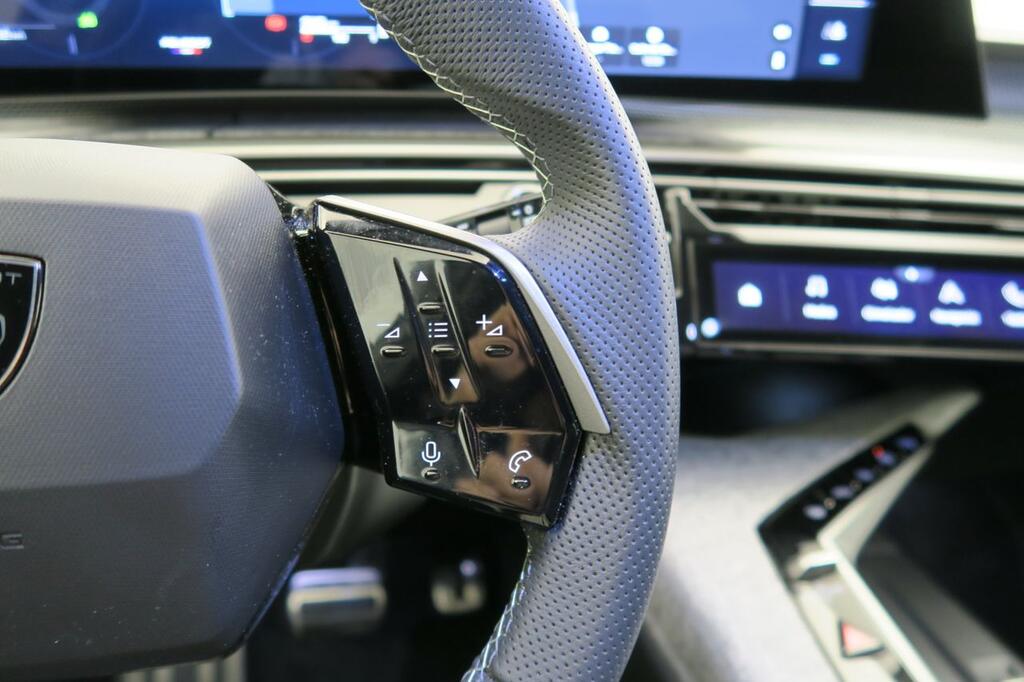 Peugeot 5008 1.2 107KW GT eDCS6 13