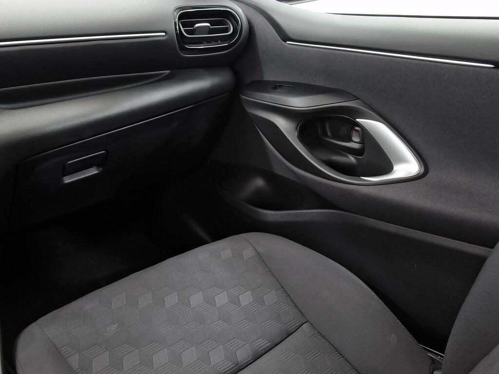 Toyota Yaris 1.5 120H Active Plus 28