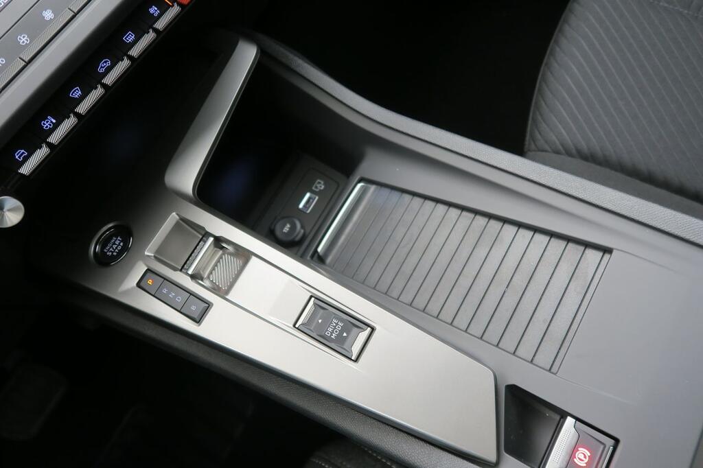 Peugeot 308 5P Active Hybrid 180 eEAT8 14