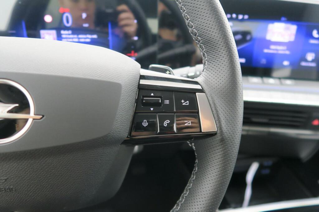 Opel Astra 1.6T Hybrid 132kW (180CV) Elegance Auto 11