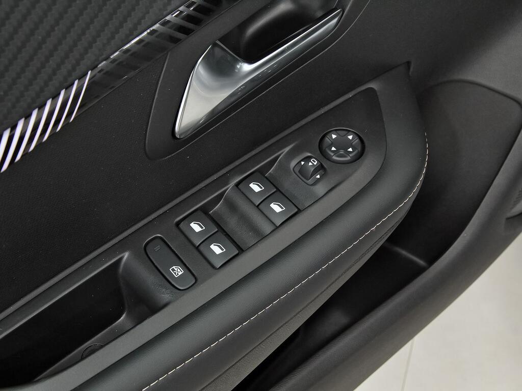 Peugeot 208 Allure Puretech 100 13