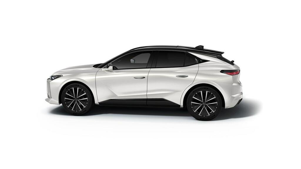 DS Nº4 E-Tense 215 Étoile Alcantara@ 1