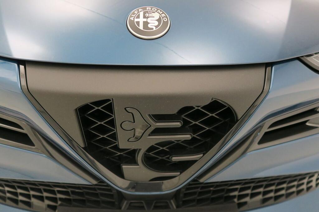 Alfa Romeo Junior Ibrida Speciale 100kW (136CV) 18