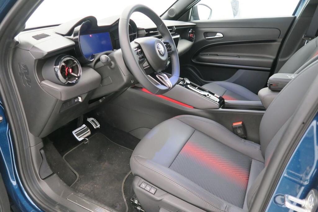 Alfa Romeo Junior Ibrida Speciale 100kW (136CV) 7