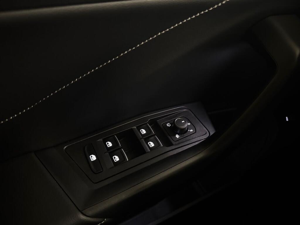 Volkswagen T-Roc R-Line 1.5 TSI 110kW (150CV) DSG 13