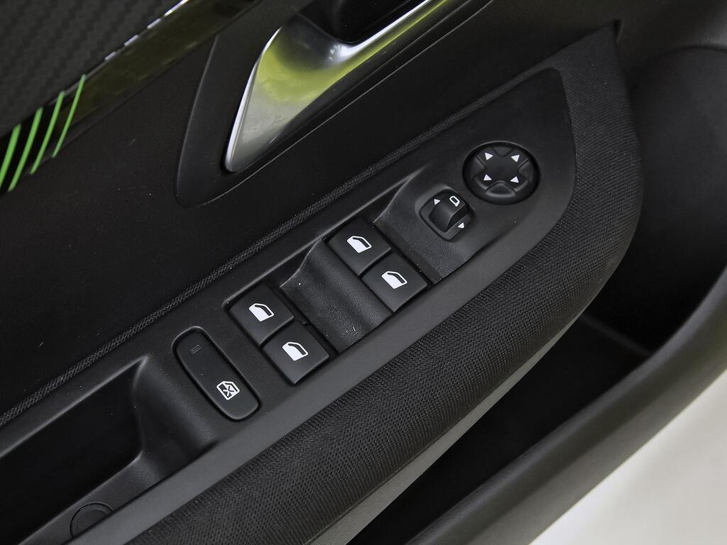 Peugeot 208 Active Puretech 100 9