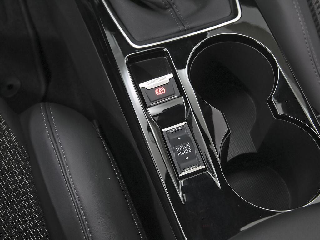 Peugeot 2008 GT Puretech 130 S&S 6 Vel. MAN 28