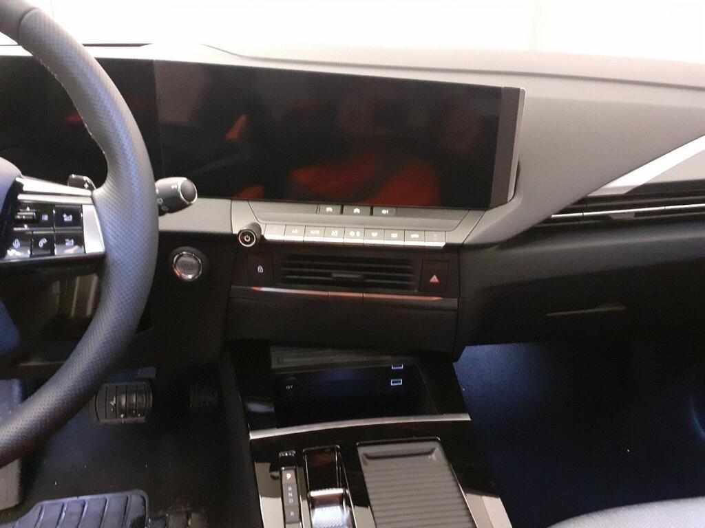 Opel Astra 1.6T Hybrid 132kW (180CV) Elegance Auto 11