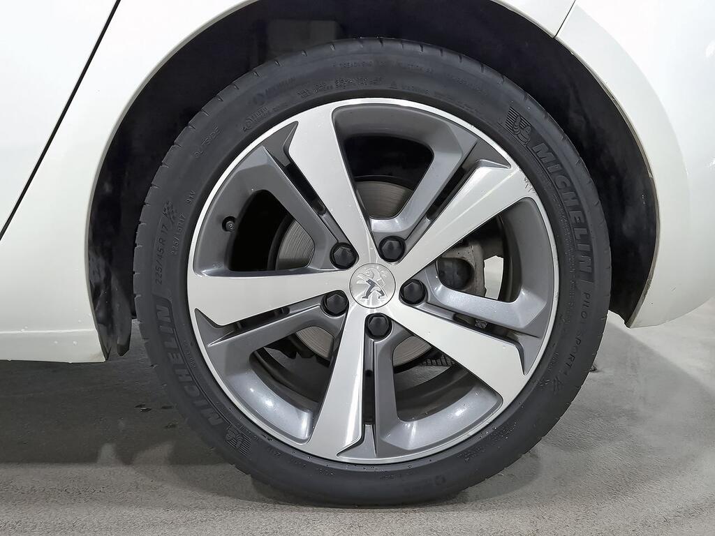 Peugeot 308 5p Allure 1.2 PureTech 96KW (130CV) EAT8 10