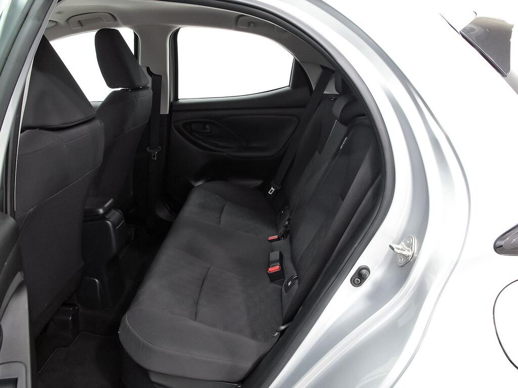 Toyota Yaris 1.5 120H Active Plus 9