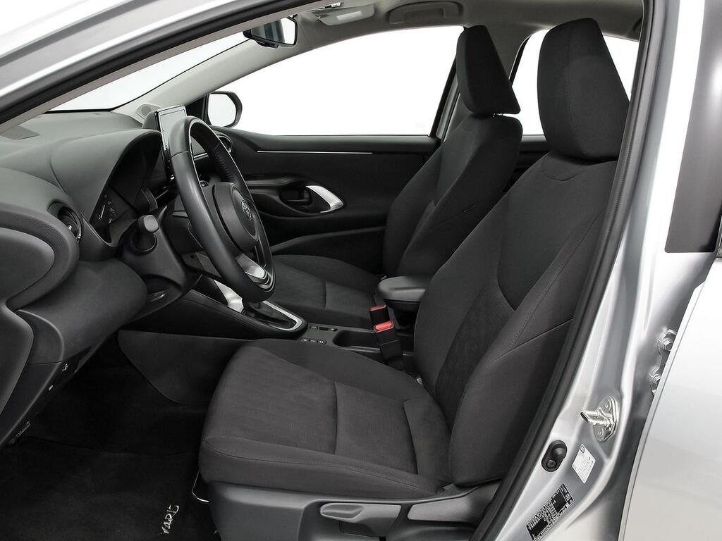 Toyota Yaris 1.5 120H Active Plus 8