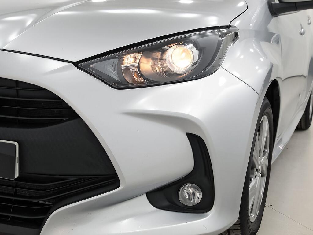 Toyota Yaris 1.5 120H Active Plus 31