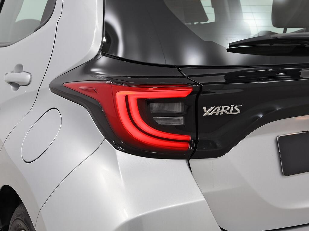 Toyota Yaris 1.5 120H Active Plus 32