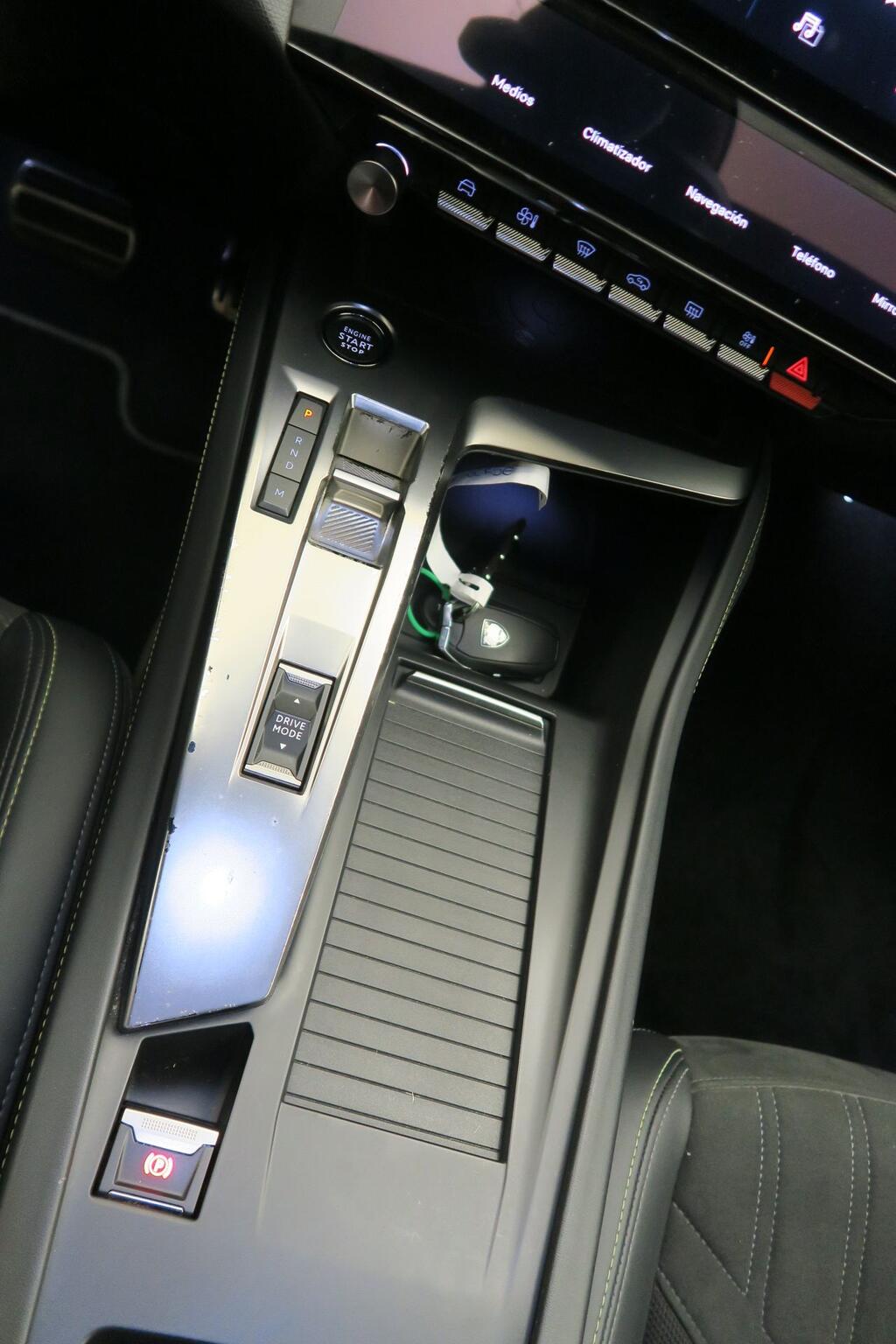 Peugeot 308 5P GT Puretech 130 S&S EAT8 9