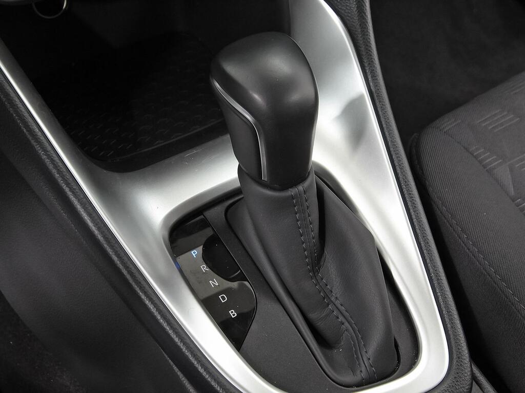 Toyota Yaris 1.5 120H Active Plus 28