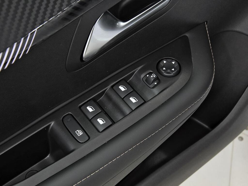 Peugeot 208 Allure HYBRID 100 eDCS6 12