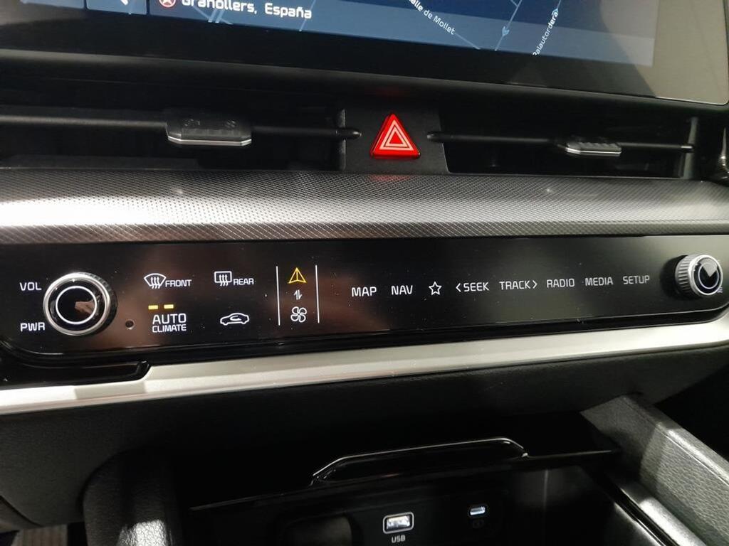 Kia Sportage 1.6 T-GDi MHEV 180CV Tech 4x4 DCT 26