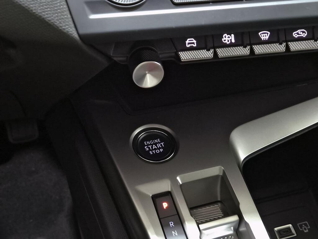 Peugeot 308 5P Allure Hybrid MHEV 136 e-DCS6 27