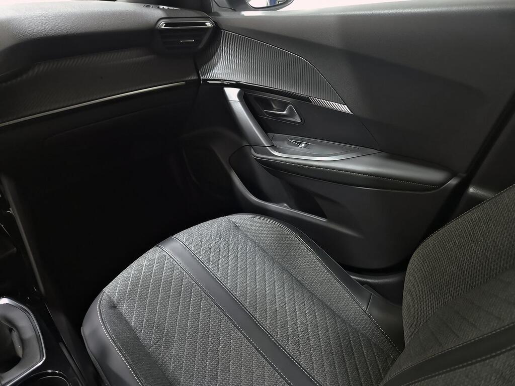 Peugeot 2008 Allure Puretech 100 S&S 6 Vel. MAN 32