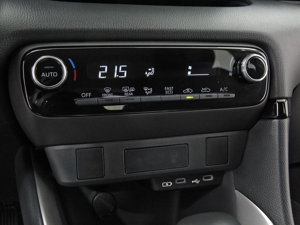 Toyota Yaris 1.5 120H Active Plus 26
