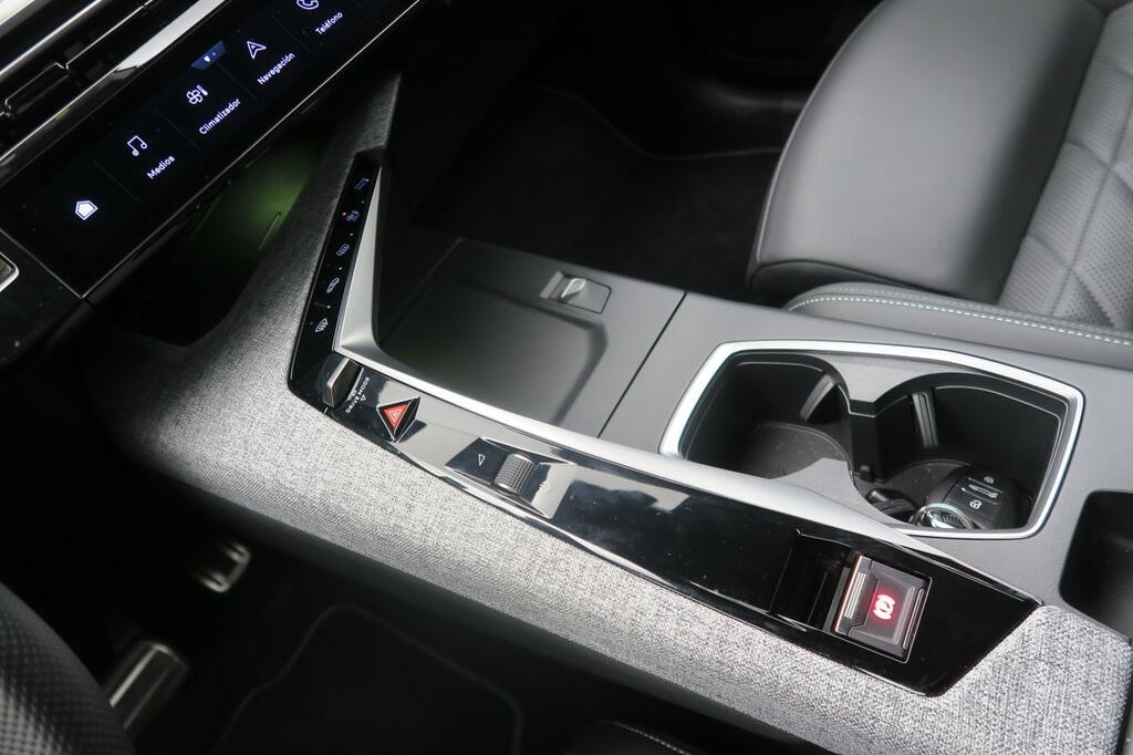 Peugeot 3008 GT Eléctrico 157kW 11