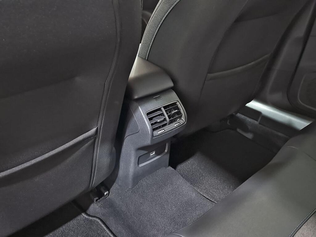 Citroën C4 PureTech 130 S&S 6v Plus 31