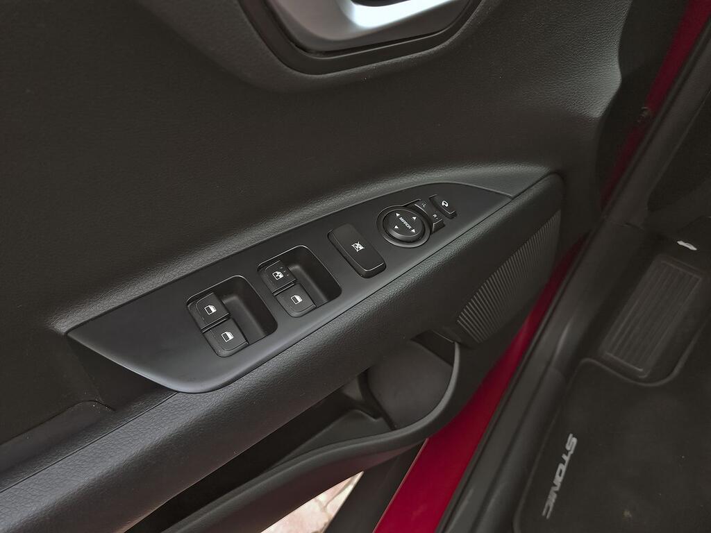 Kia Stonic 1.0 T-GDi 88kW (120CV) Drive 11