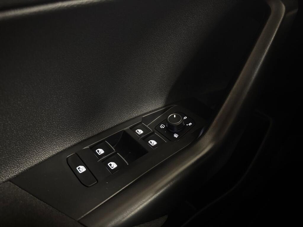 Volkswagen Taigo R-Line 1.0 TSI 81kW (110CV) 14