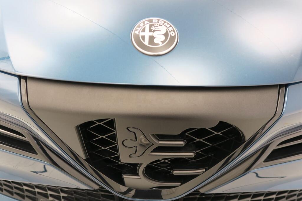 Alfa Romeo Junior Elettrica Speciale 115kW (156CV) 22