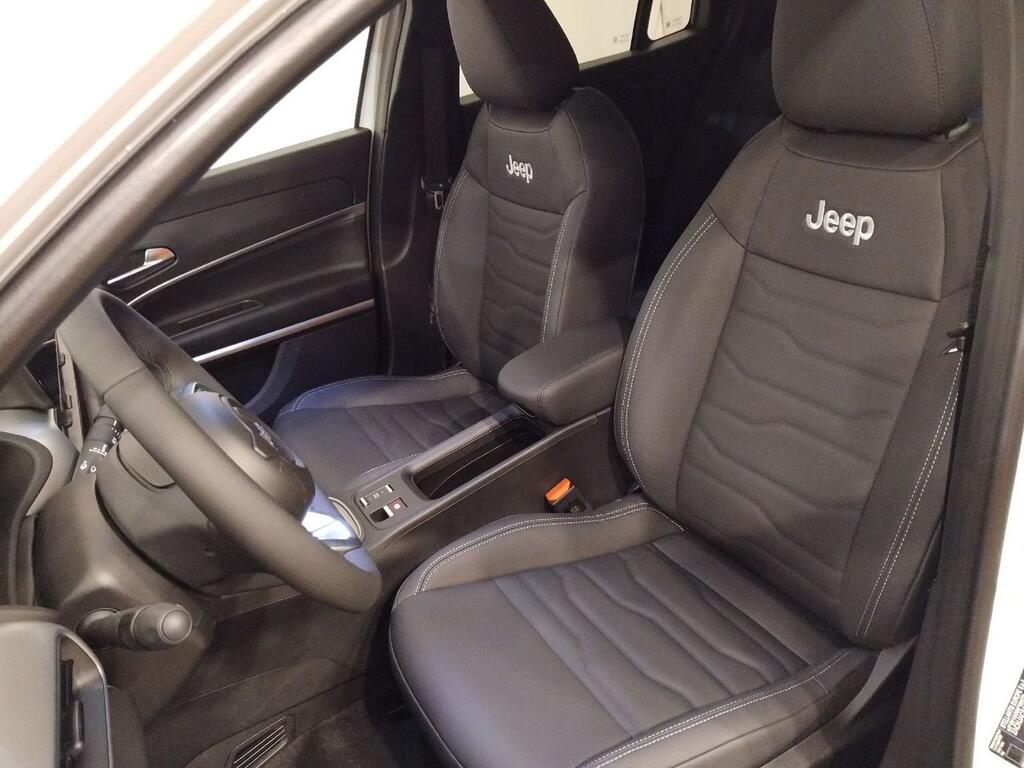 Jeep Avenger BEV 115kW (156CV) Summit 9