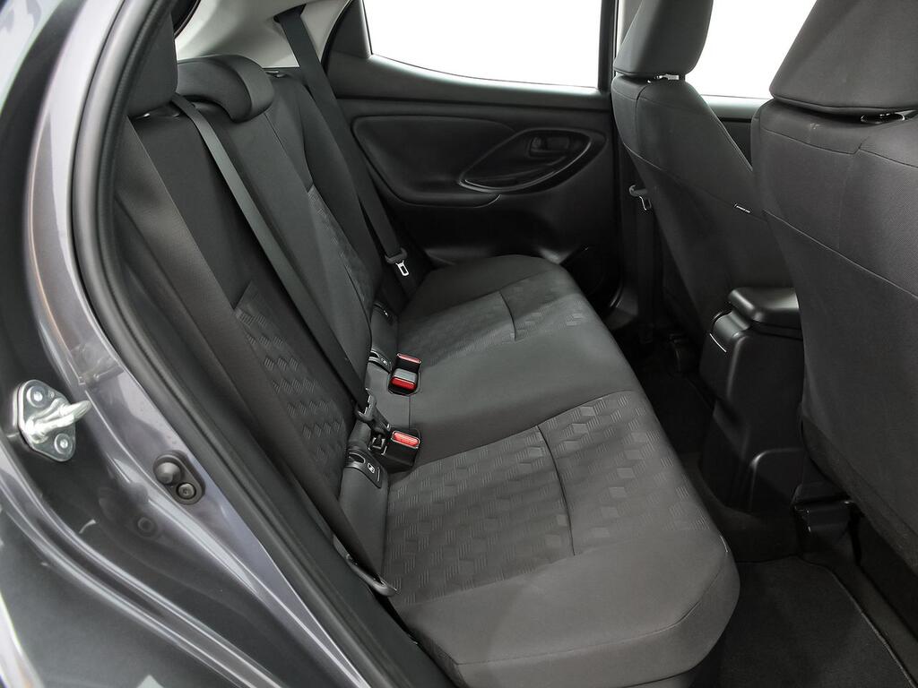 Toyota Yaris 1.5 120H Active Plus 8