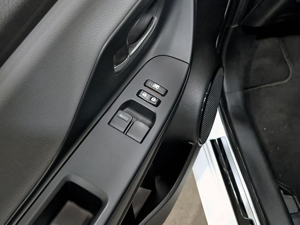 Toyota Yaris 1.5 100H Active 11