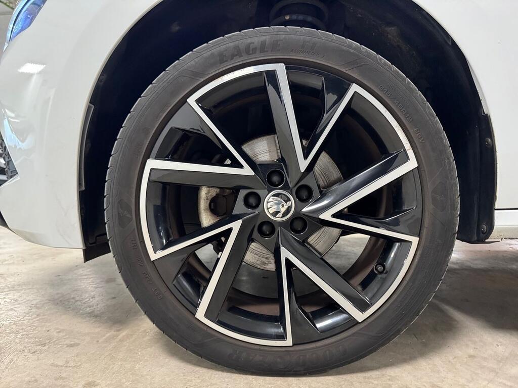 Skoda Kamiq 1.5 TSI 110kW (150CV) Montecarlo 8