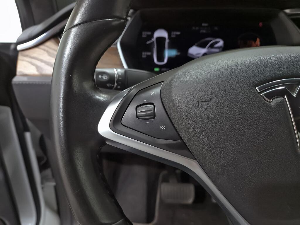 Tesla Model X 75D 4WD 21